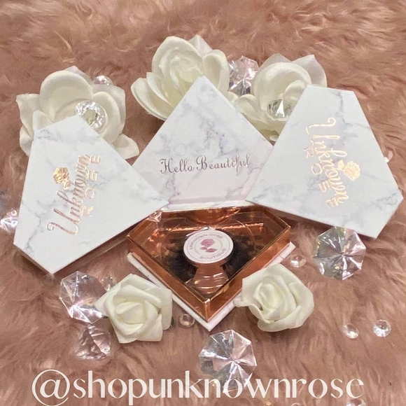 Queen Mink Lashes - Picture 2 of 3